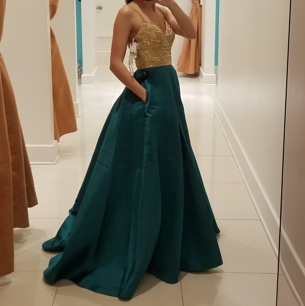 Emerald green prom dress